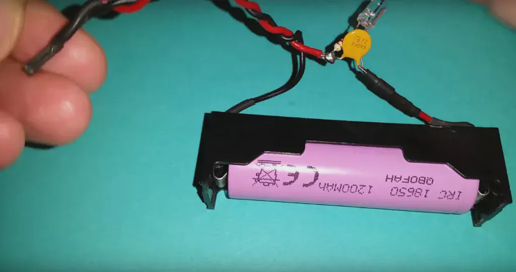 esp32 alimentato con batterie ricaricabili LIPO